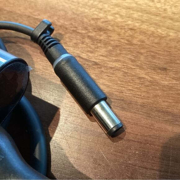 Dell 65W Replacement AC Adapter - Picture 3 of 5